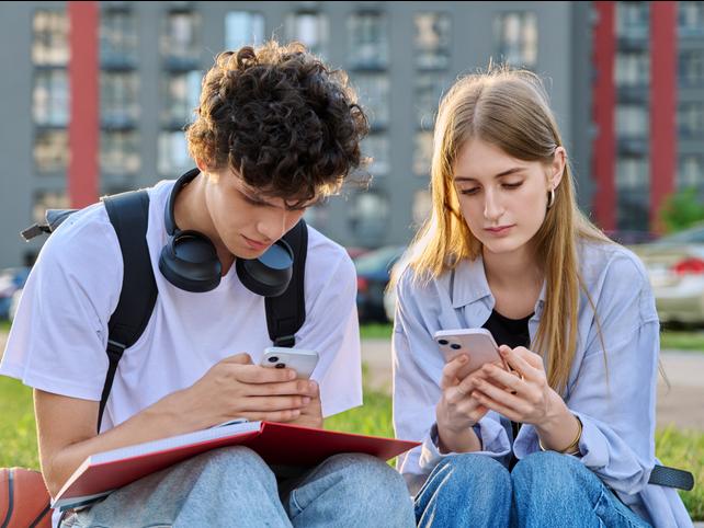 Students use their phones 
