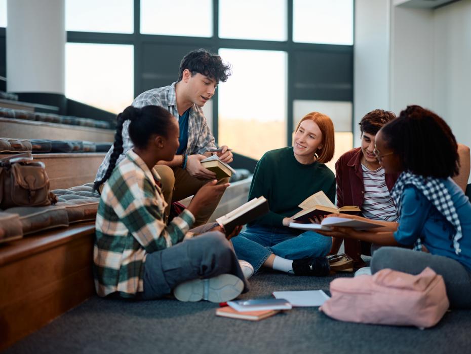 A group of students reading together