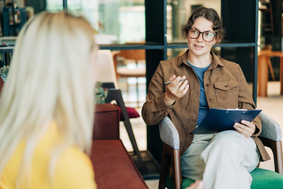 A mentor having a meeting with her mentee