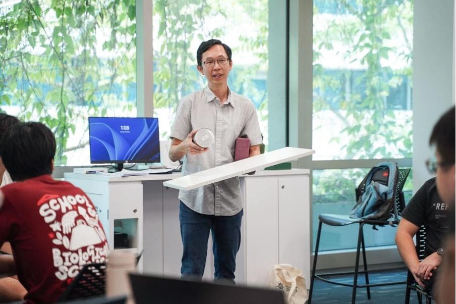 Teck Seng Koh teaching a physics class at Nanyang Technological University, Singapore