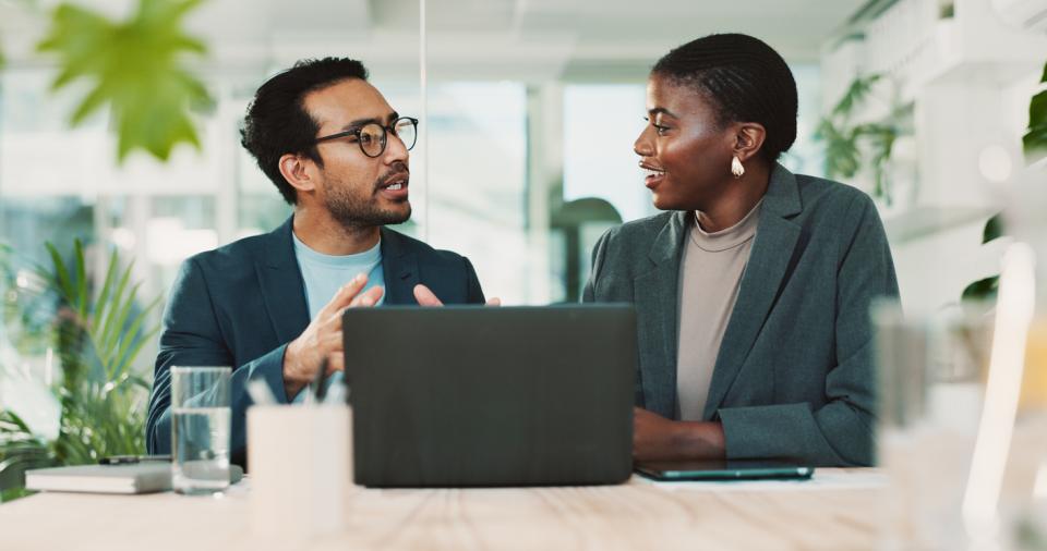 Two colleagues negotiating