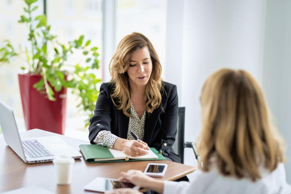 Two employes chatting in an office