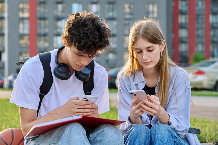 Students use their phones 